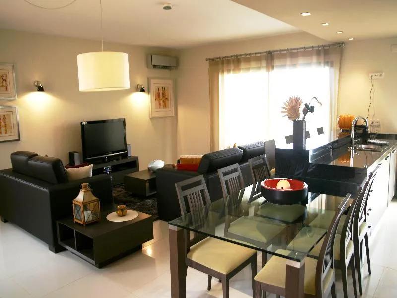 VILLA FOUR BEDROOMS Room, Amendoeira Golf Resort, Algarve
