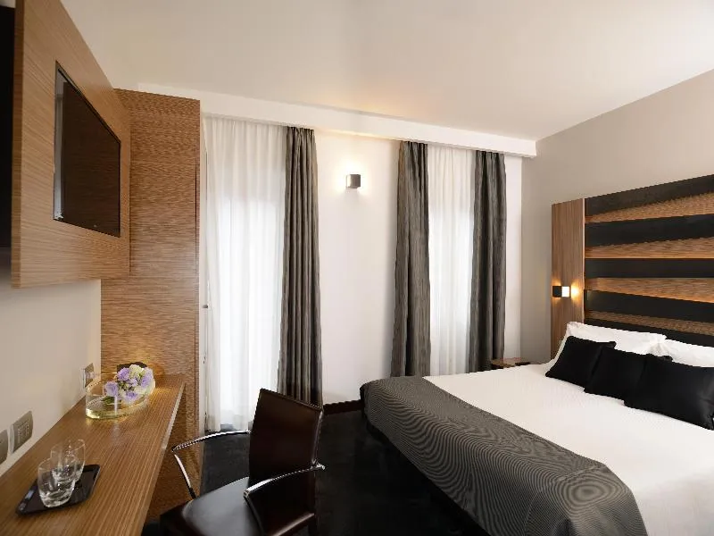 Double or Twin STANDARD Room, Trevi, Rome