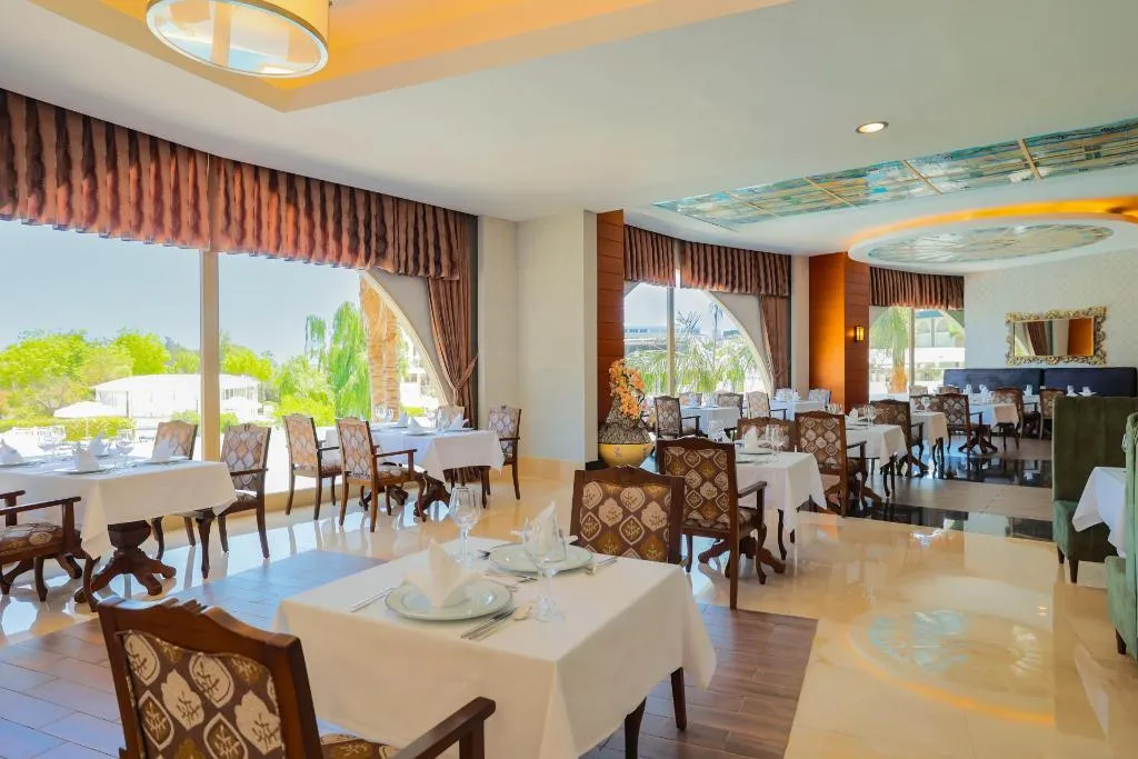 Restaurant, Crystal Prestige Pearl Collection, Antalya
