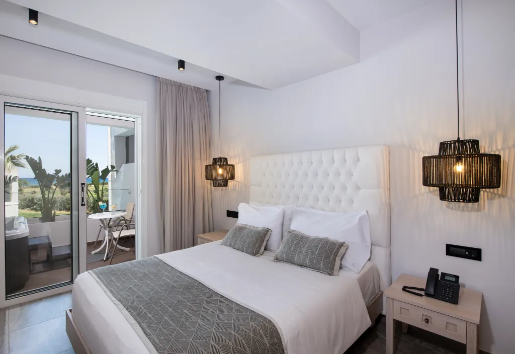 SUITE DELUXE WITH JACUZZI Room, Delfina Tropic Beach, Crete