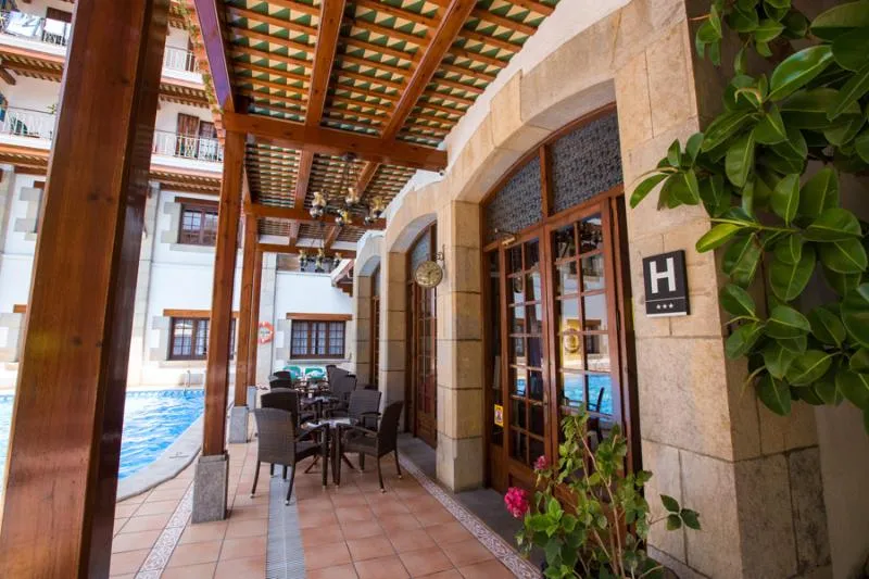 Terrace, La Carolina, Costa Brava