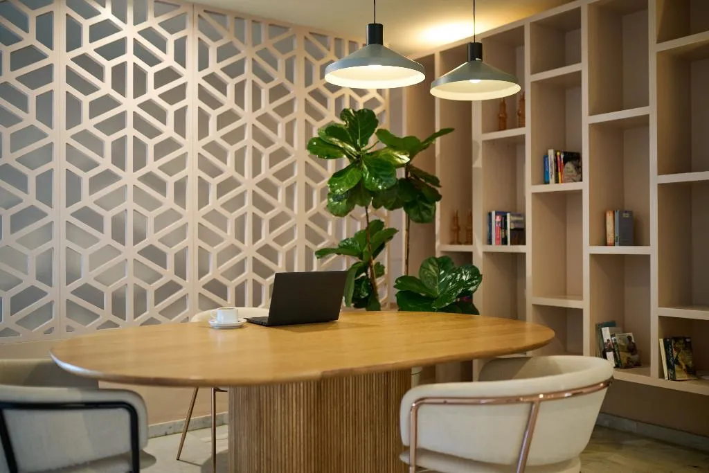 Lobby, Alua Leo, Majorca