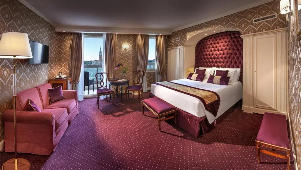 JUNIOR SUITE LAGOON VIEW Room, Londra Palace Venezia, Venice