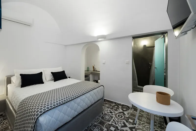 JUNIOR SUITE SEA VIEW Room, Modernity Suites, Santorini