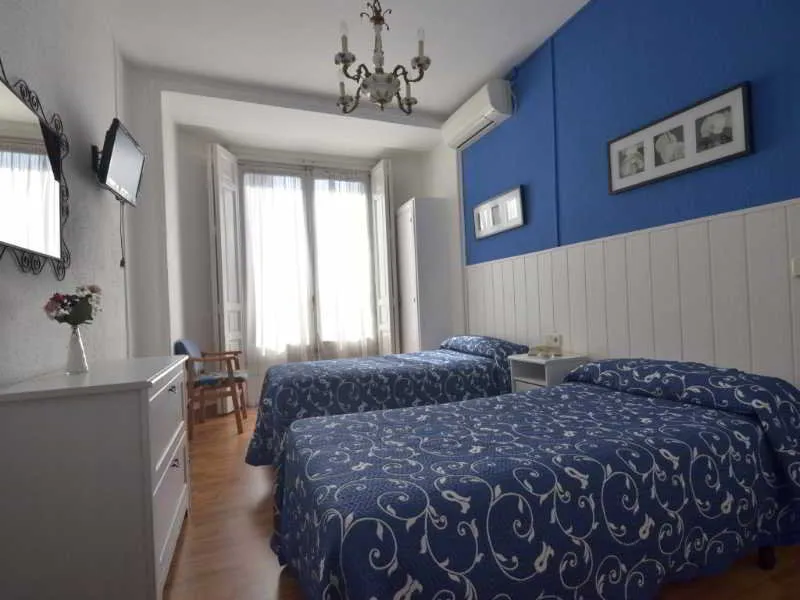 Room, Hostal Valencia, Madrid