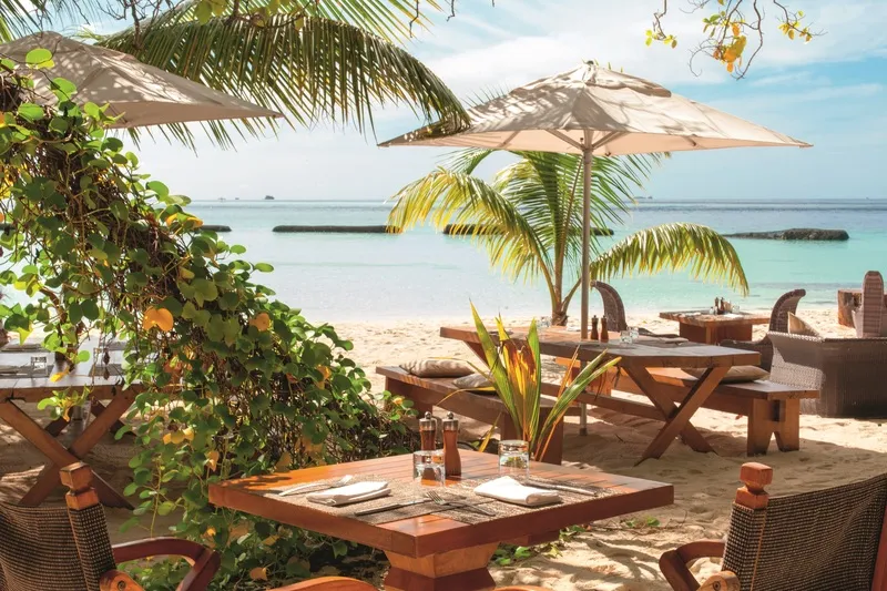 Bar, Constance Moofushi, Male