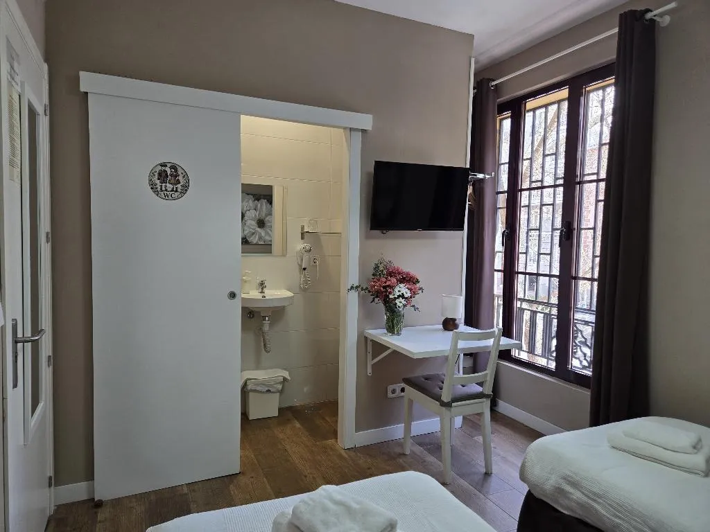 Room, El Palacete De La Almudayna, Madrid