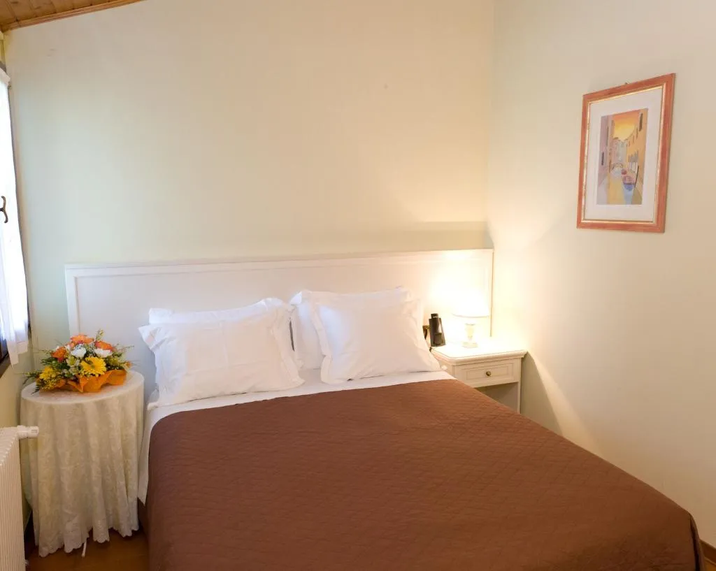 Double or Twin BASIC Room, Hotel Antica Fenice, Venice