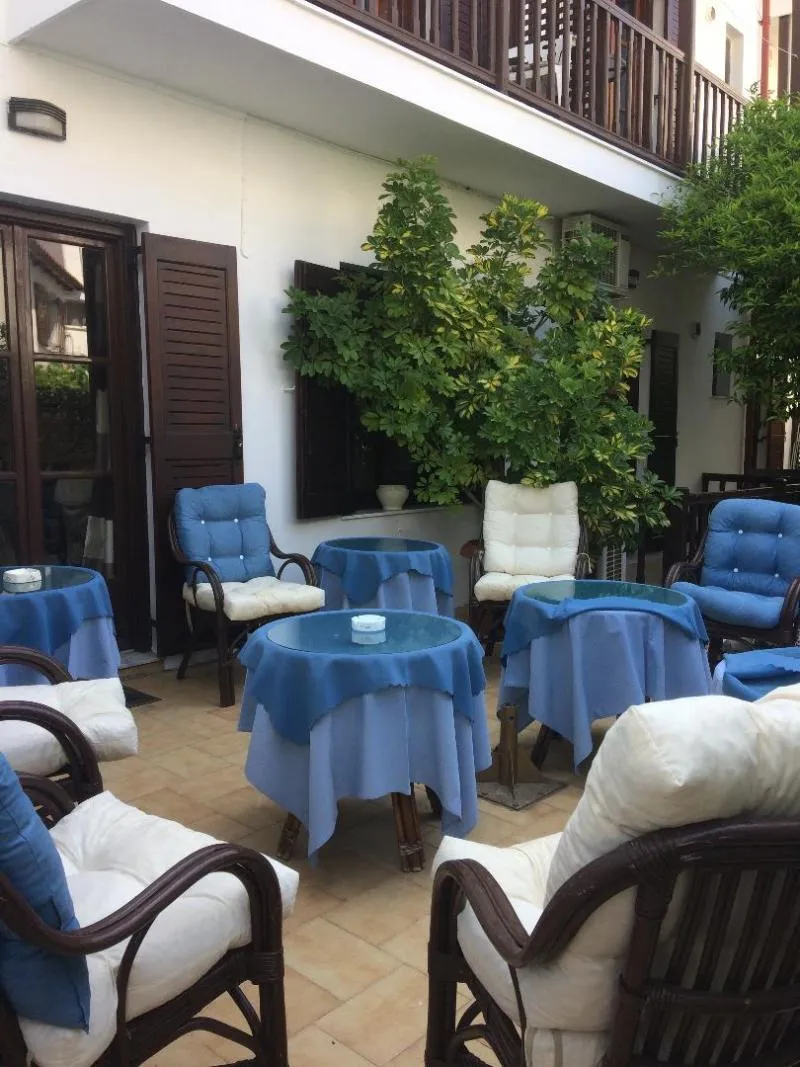 Terrace, Pettite Morfo, Skiathos