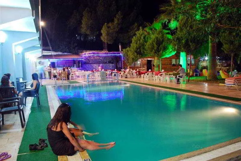 Pool, Marla, Bodrum