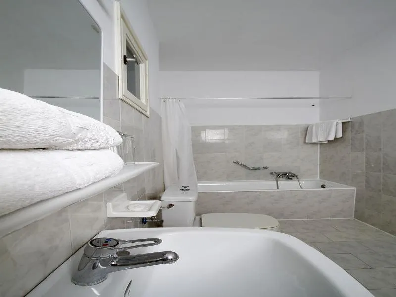 Room, Bintzan Inn, Corfu
