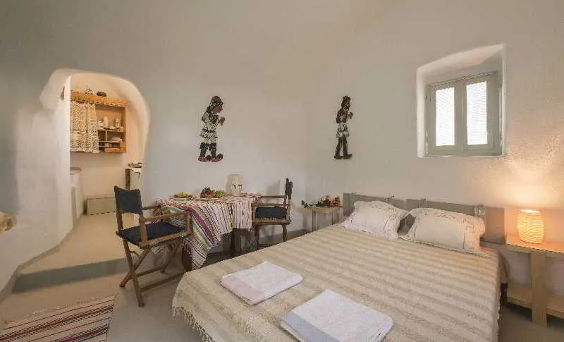 Room, Mesana Traditional Stone Houses, Santorini