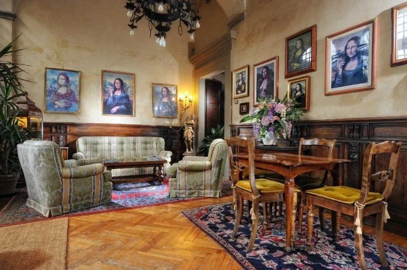 General view, Monna Lisa, Florence
