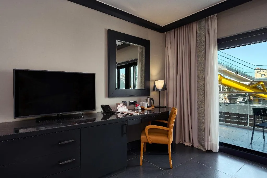 FAMILY ROOM PREMIUM CITY VIEW Room, InterContinental Malta, Malta