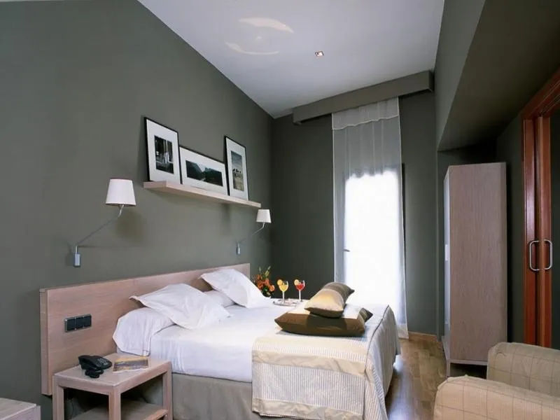 Room, Parador de la Seu d'Urgell, Costa Brava