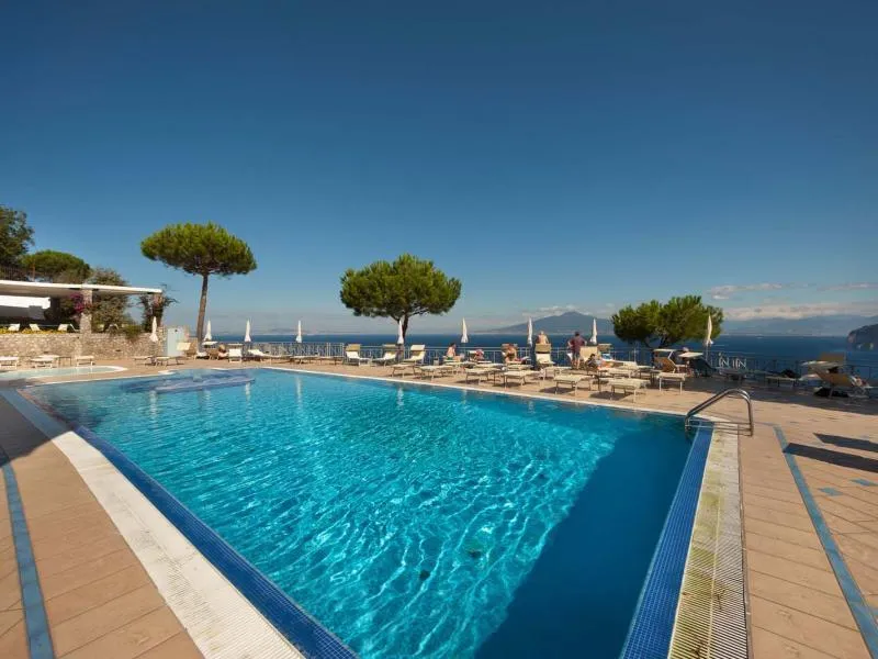 Pool, President, Naples