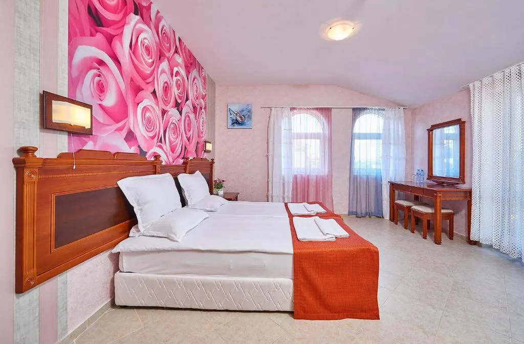 APARTMENT TWO BEDROOMS Room, Karolina, Bourgas