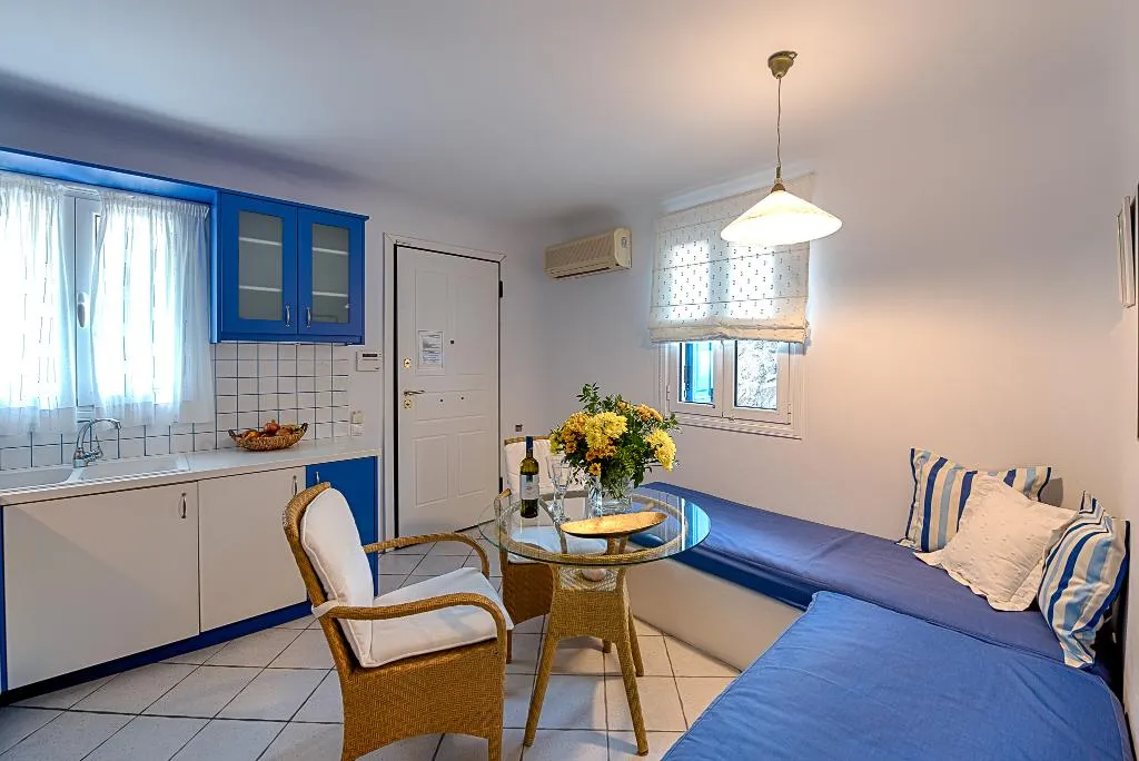 JUNIOR SUITE POOL VIEW Room, Mykonian Iros, Mykonos