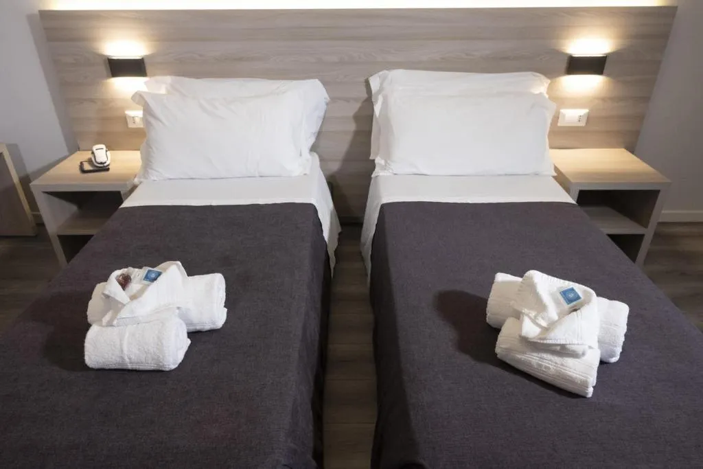 Double or Twin SEA VIEW WITH BALCONY Room, Tirreno Hotel, Palermo