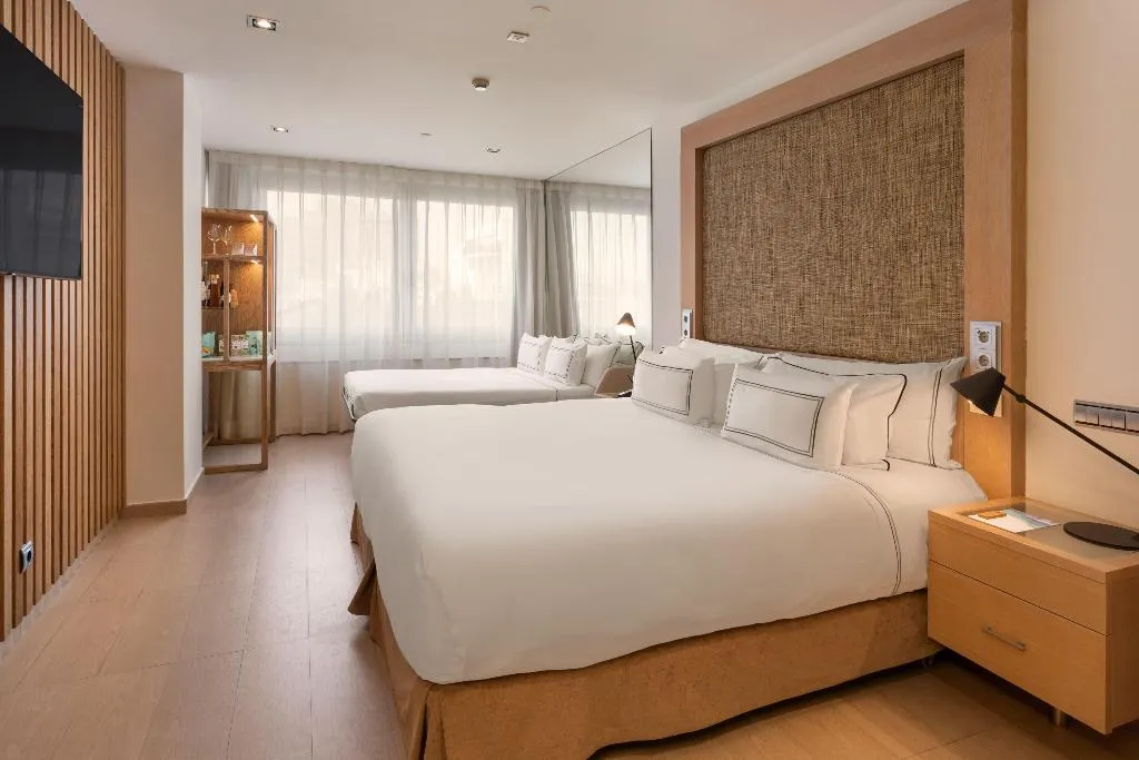DOUBLE SINGLE USE PREMIUM Room, Melia Madrid Princesa, Madrid