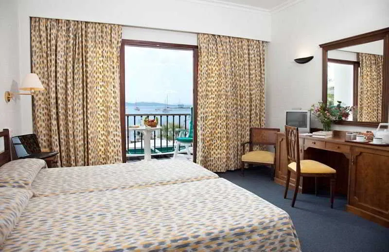 Room, Sis Pins, Majorca