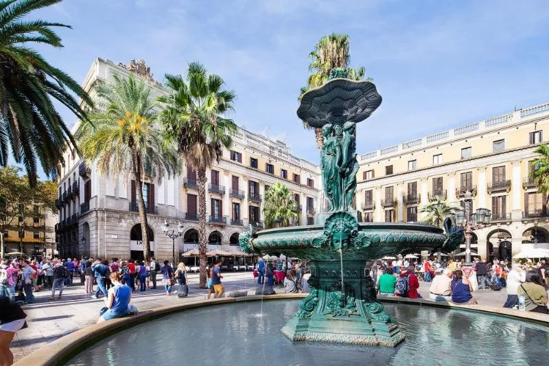 General view, Do: Placa Reial, Barcelona