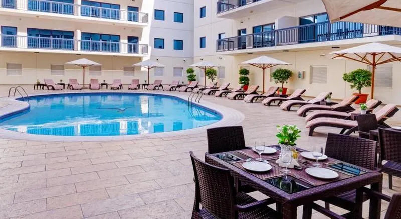 Pool, Golden Sands Hotel Apartments, Dubai