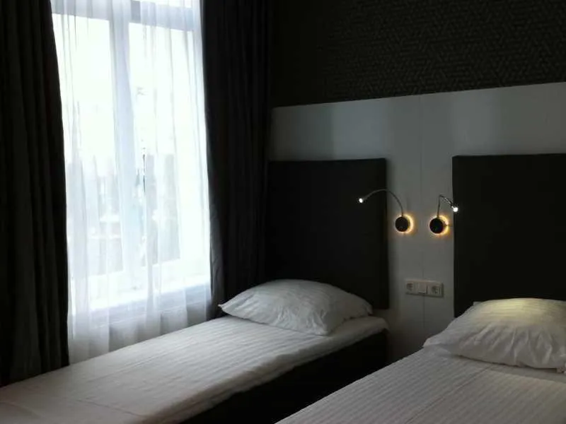 TRIPLE BASIC Room, Hotel Vossius Vondelpark, Amsterdam