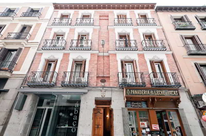 Room, Oporto, Madrid