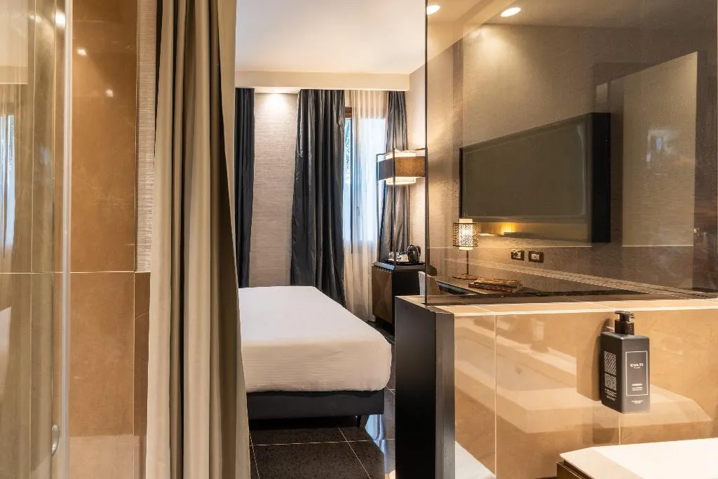 DOUBLE KING SIZE BED Room, Vignette Collection The Venice Times Hotel By IHG, Venice