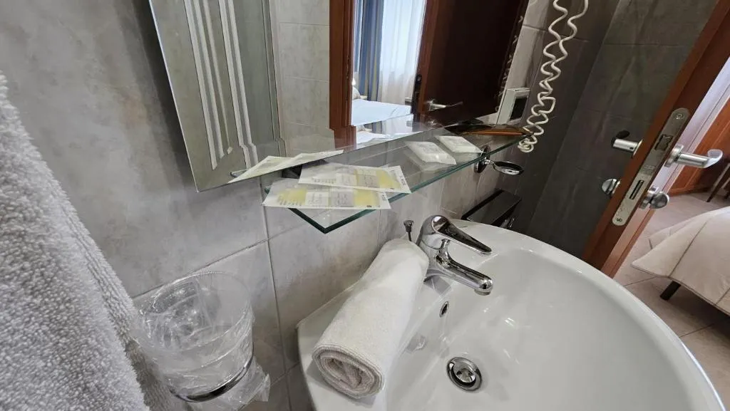 DOUBLE WITH BALCONY Room, GH Hotel & Restaurant, Palermo