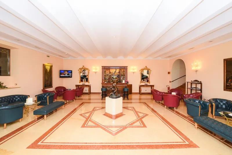 Lobby, Antiche Mura, Naples