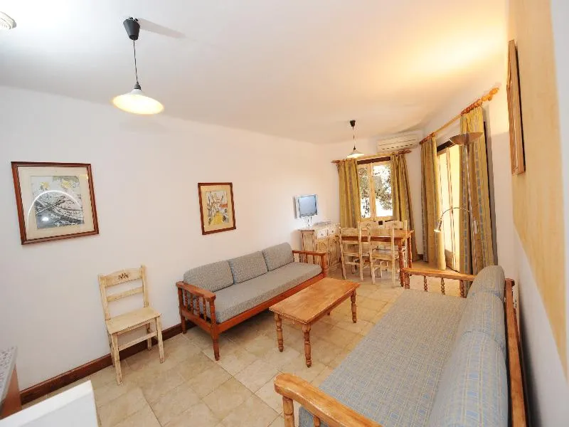 APARTMENT CAPACITY 6 TWO BEDROOMS Room, Playa Ferrera, Majorca