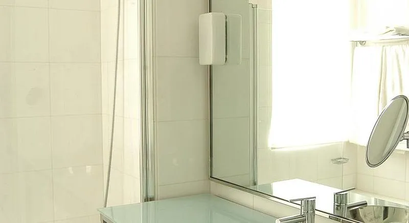 DOUBLE STANDARD Room, Quatro Puerta del Sol, Madrid