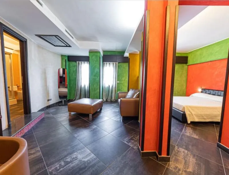 SUITE WITH JACUZZI Room, Abalon Pompei Resort, Naples