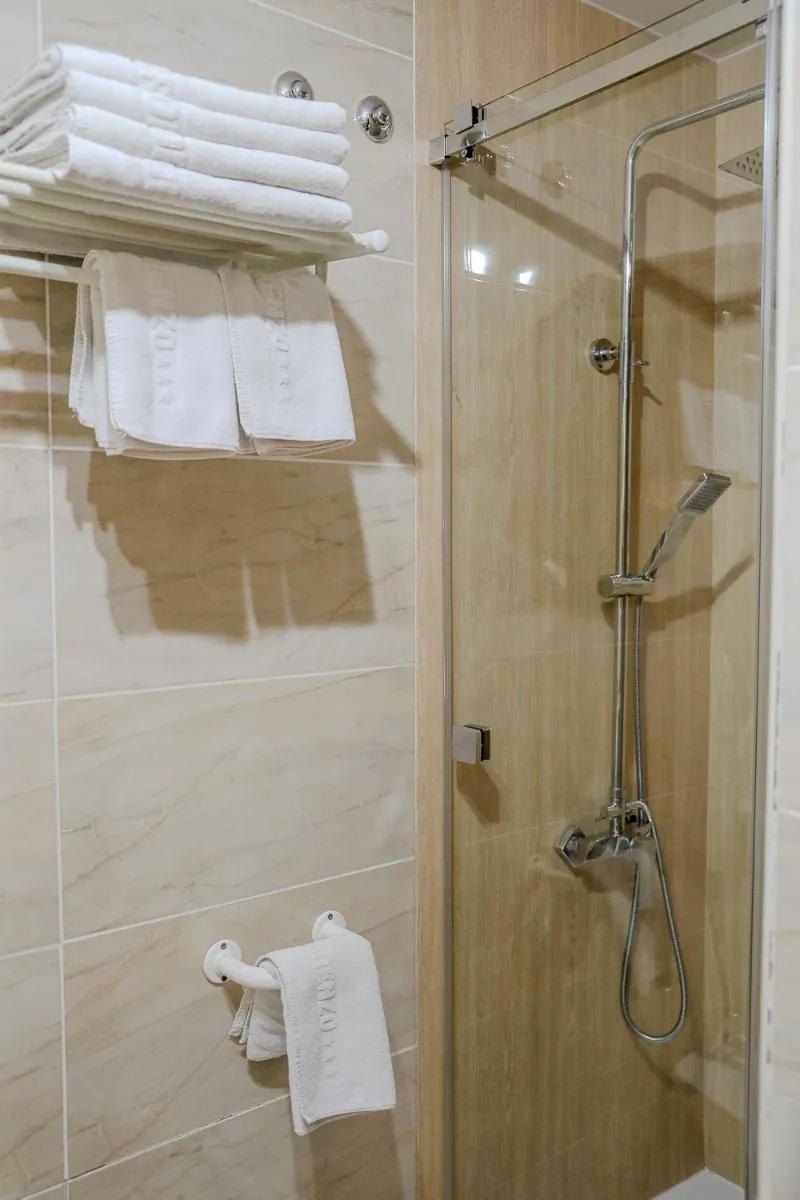 QUADRUPLE STANDARD Room, San Lorenzo, Madrid