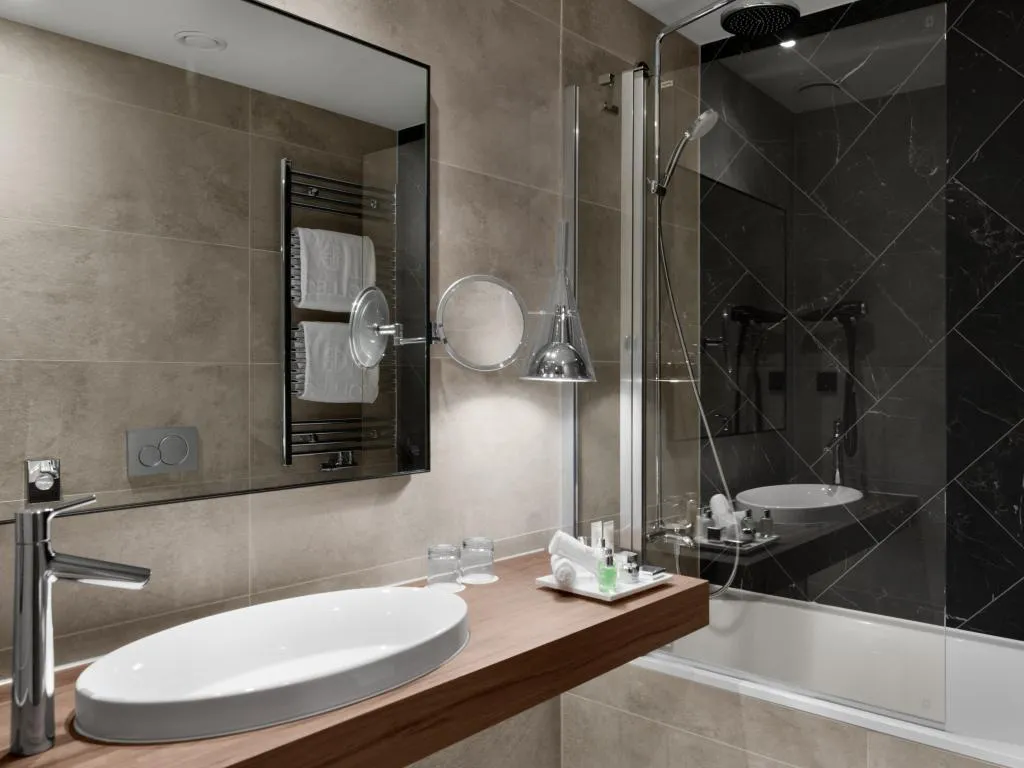 DOUBLE PREMIUM Room, NH Collection Amsterdam Flower Market, Amsterdam