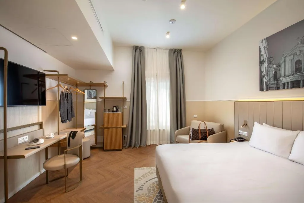 DOUBLE SUPERIOR Room, Cosmopolita Hotel Rome, Tapestry Collection by Hil, Rome