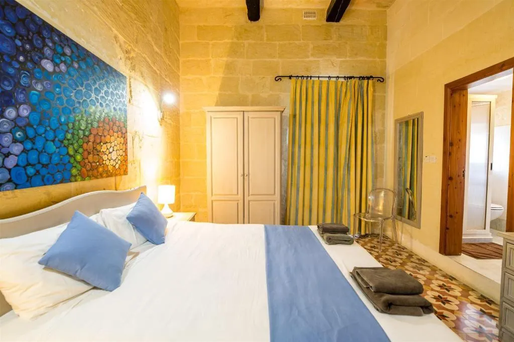 VILLA FOUR BEDROOMS WITH PRIVATE POOL Room, Ta Girardu, Gozo