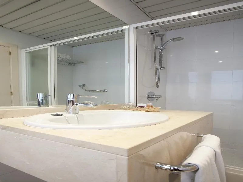 QUADRUPLE STANDARD Room, Regente, Madrid