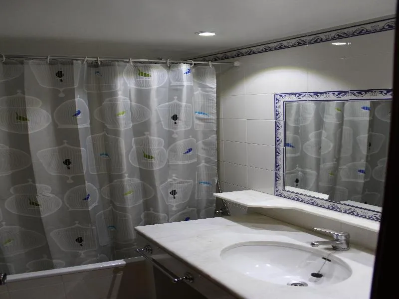 Room, Estoril 7, Lisbon