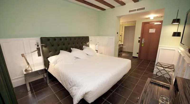 Room, Posada Del Leon De Oro, Madrid