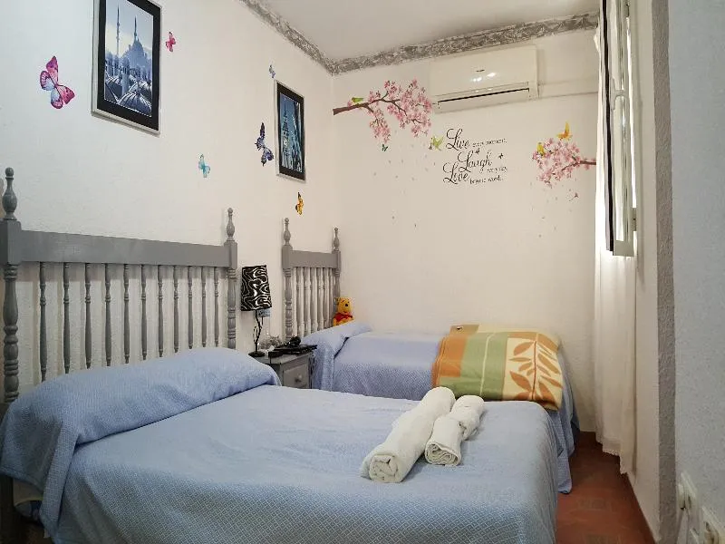 FAMILY ROOM CAPACITY 5 Room, Pension Giraldilla, Seville