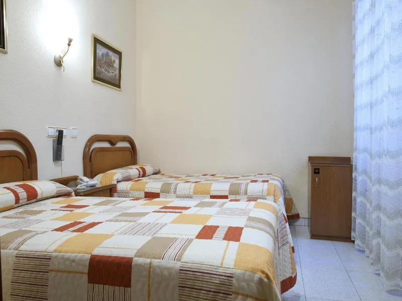 Room, Hostal Maria Luisa, Madrid