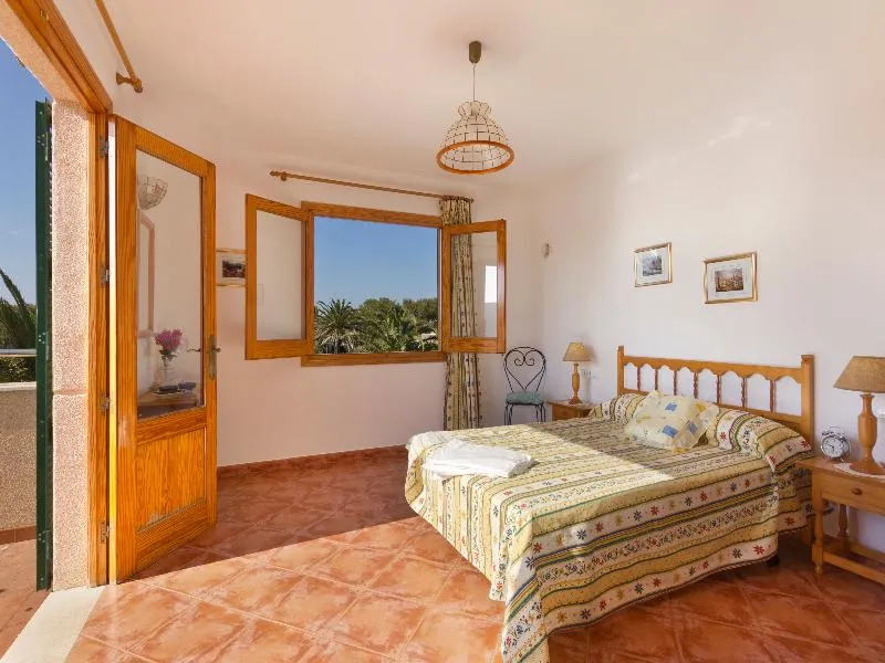 Room, Oliveres I - Ii, Menorca