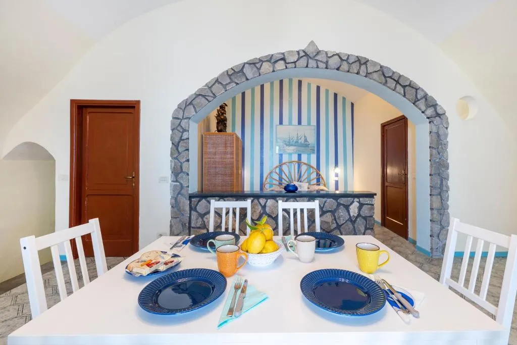 APARTMENT STANDARD Room, Marina del Cantone Chalet, Naples