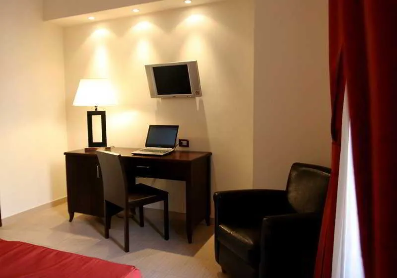 Room, Garda, Rome