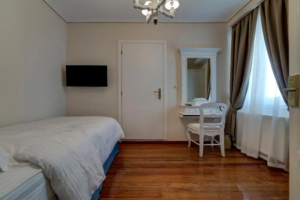 SINGLE STANDARD Room, Home & Poetry, Athens