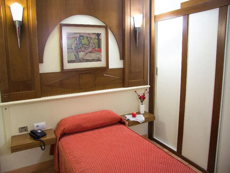 SINGLE STANDARD Room, Pasarela, Seville