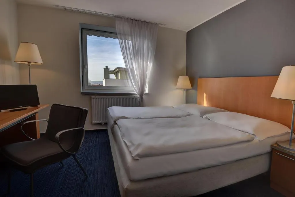 DOUBLE STANDARD Room, Henrietta Hotel, Prague